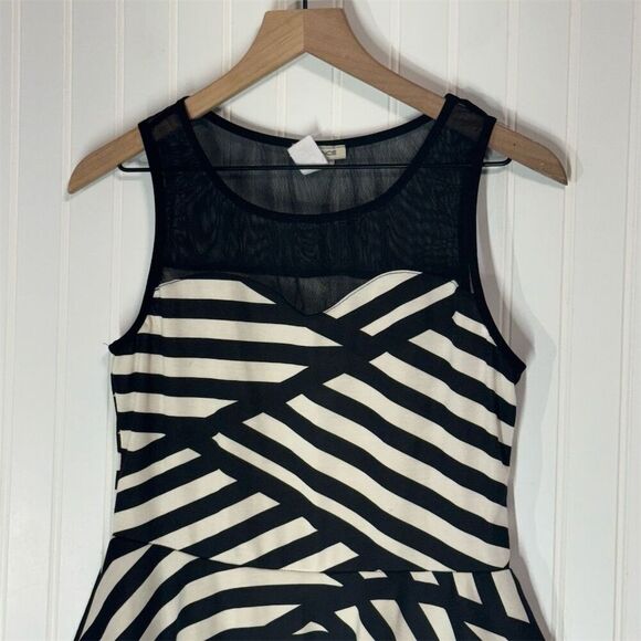 Ambiance Black White Stripe Peplum Top XL Mesh Panel Sleeveless Geometric USA - Picture 2 of 7